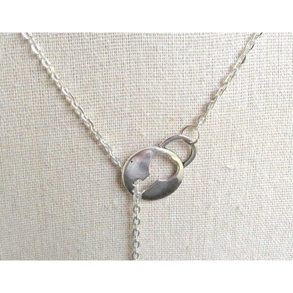 Silver Tone Metal Key Keyhole Lariat Y Chain Pull Thru Necklace Long Adjustable - Picture 1 of 5